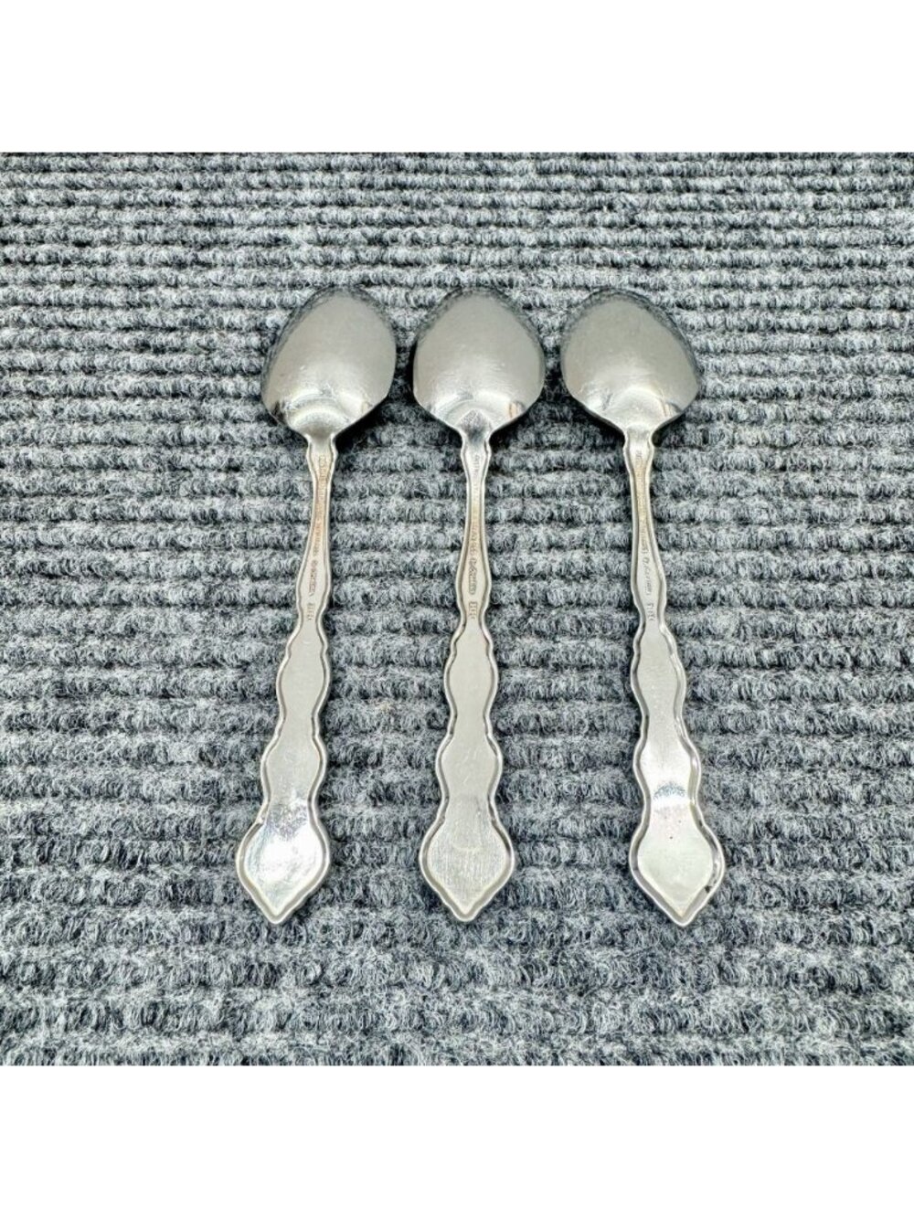 Lot Of 3 Oneida VALERIE Dessert Soup Spoons Tablespoons Distinction Deluxe HH - Picture 3 of 6